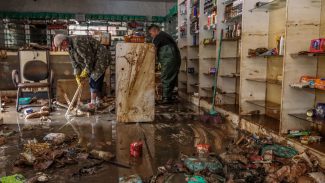 Comerciantes de Porto Alegre levam dias só para limpar lojas