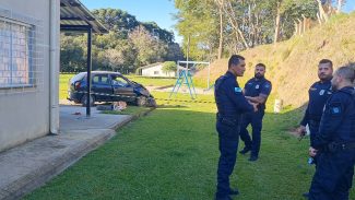 Tragédia: Bebê de 9 meses morre após carro capotar em estrada rural