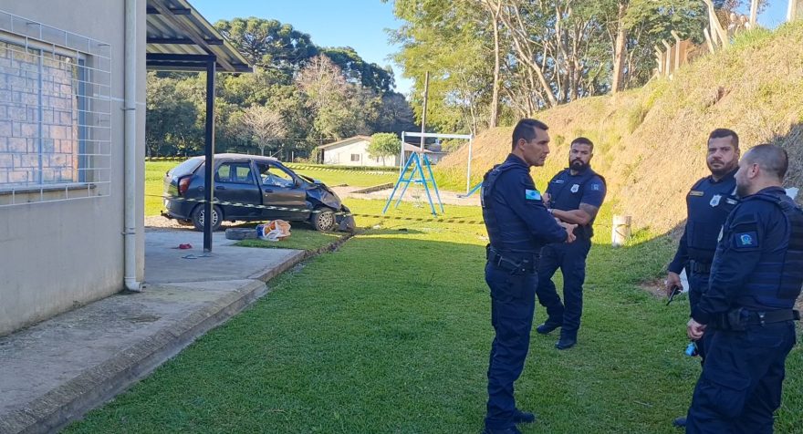 Tragédia: Bebê de 9 meses morre após carro capotar em estrada rural
