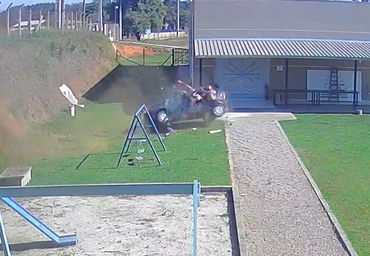 Imagens fortes: Vídeo mostra crianças sendo ejetadas de veículo em acidente que matou bebê de 9 meses