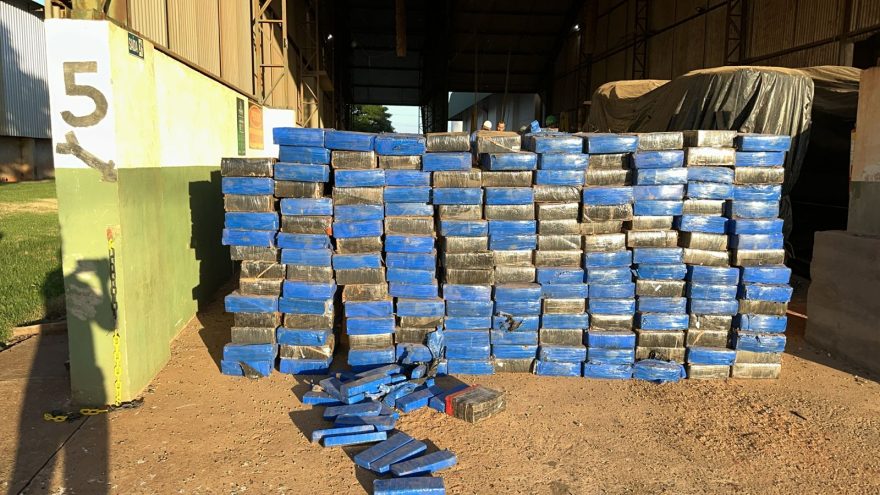 Operação conjunta frustra tráfico de drogas com 3,5 toneladas de maconha ocultas em soja