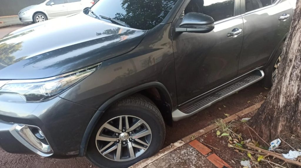 Hilux furtada em Cascavel é encontrada abandonada em Toledo