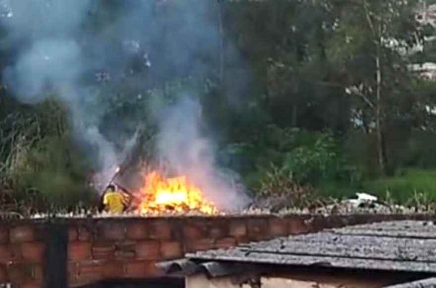 Moradora reclama de queimadas constantes em terreno no Morumbi