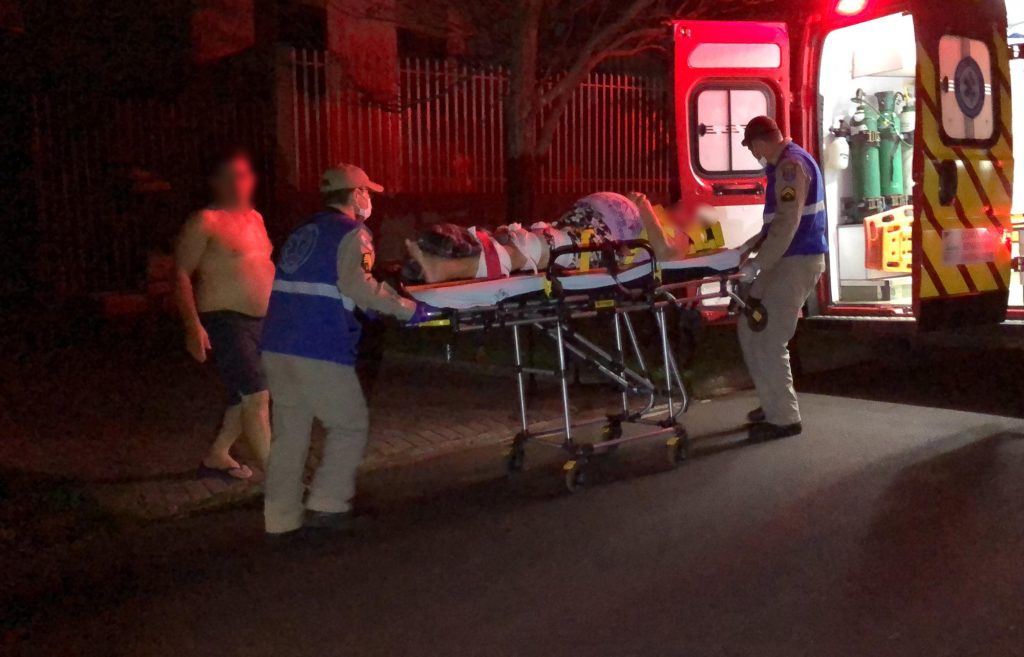 Idosa é socorrida pelos Bombeiros após sofrer queda no Bairro São Cristóvão