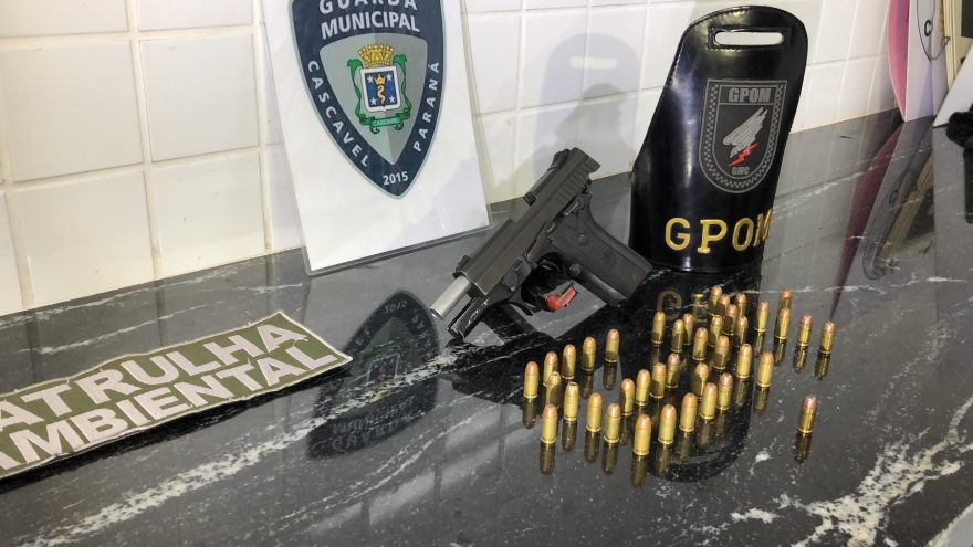 Dupla é detida com pistola e munições na rodoviária de Cascavel