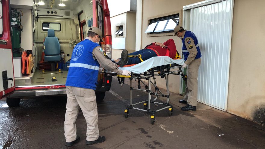 Ciclista fica ferido após colisão com automóvel no Bairro Periolo