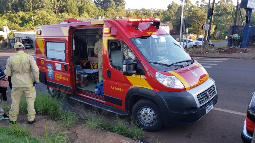 Motociclista quebra o punho em acidente de trânsito na Rua Europa