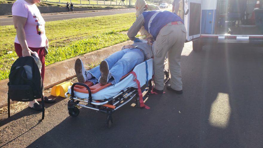 Motociclista fica ferida após colisão no Trevo da Portal, na BR-277