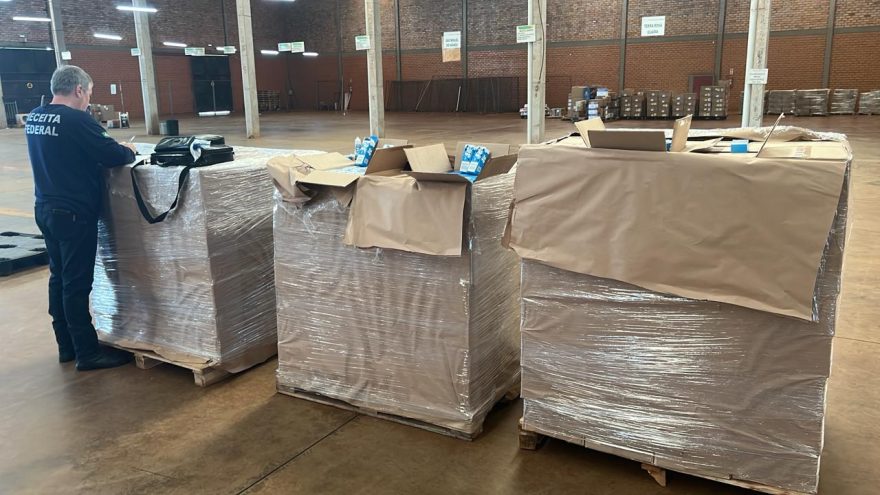 Receita Federal apreende 1,5 tonelada de essências para cigarros eletrônicos em Cascavel