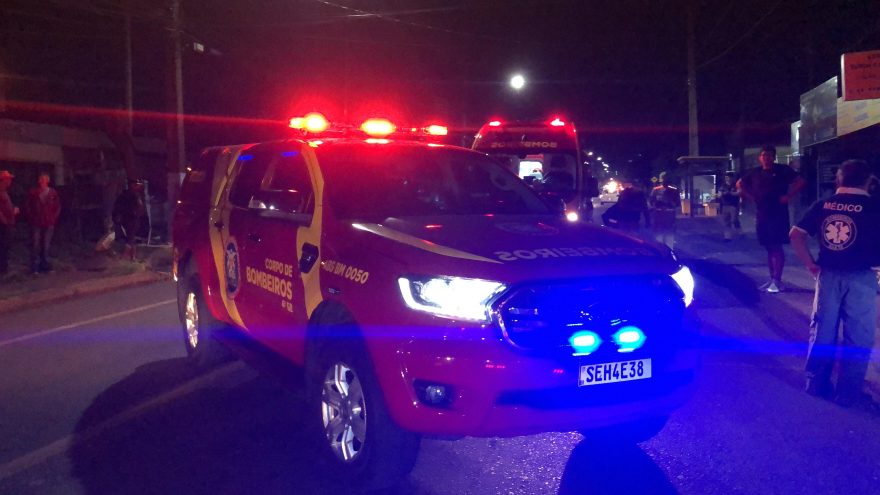 Vítima de atropelamento é atendida pelos Bombeiros na Rua Rio da Paz
