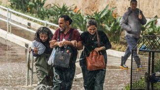 Porto Alegre enfrenta chuva forte e bairro Menino Deus volta a alagar