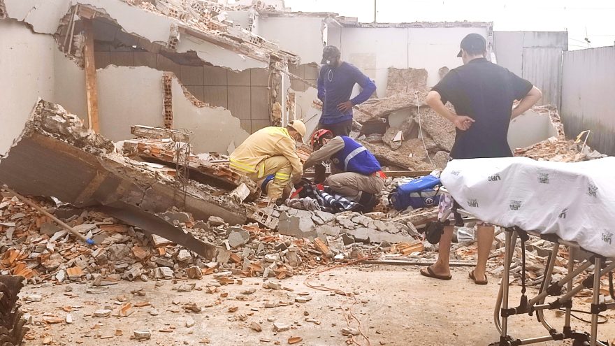 Grave! Escombros de obra caem em trabalhador durante demolição no Parque Verde, em Cascavel