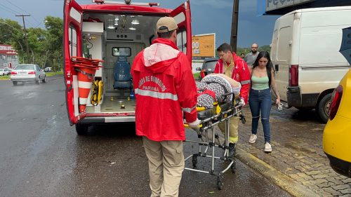 Imagem referente a Revoltado com demissão, ex-funcionário pega carro da firma e atropela proprietária