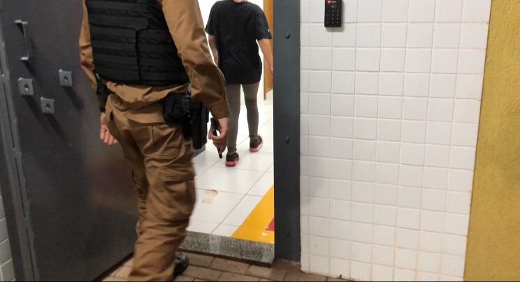 Com mandado em aberto por tráfico, jovem é presa no Santa Cruz