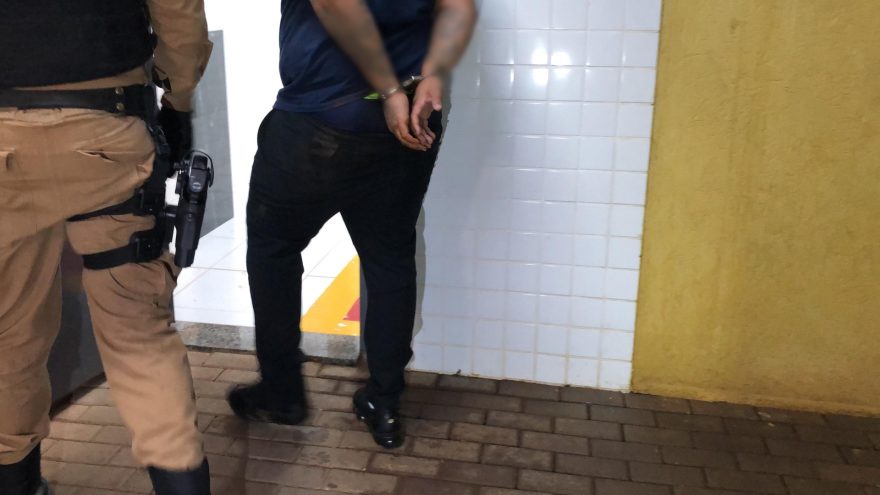Rapaz é detido acusado de ameaçar ex-companheira no bairro Brasília