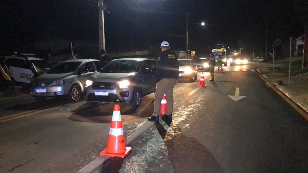 Blitz mira condutores infratores de trânsito na Avenida Piquiri