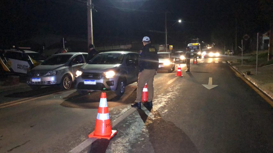 Blitz mira condutores infratores de trânsito na Avenida Piquiri
