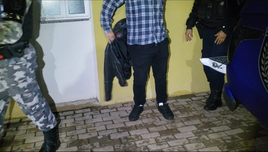 Homem é preso com bucha de cocaína no Floresta