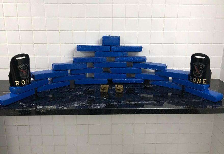 Rone apreende 18,1kg de maconha e prende suspeito no Cataratas