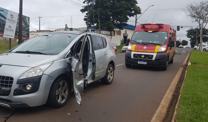 Homem é atropelado após briga de trânsito na Avenida Rocha Pombo
