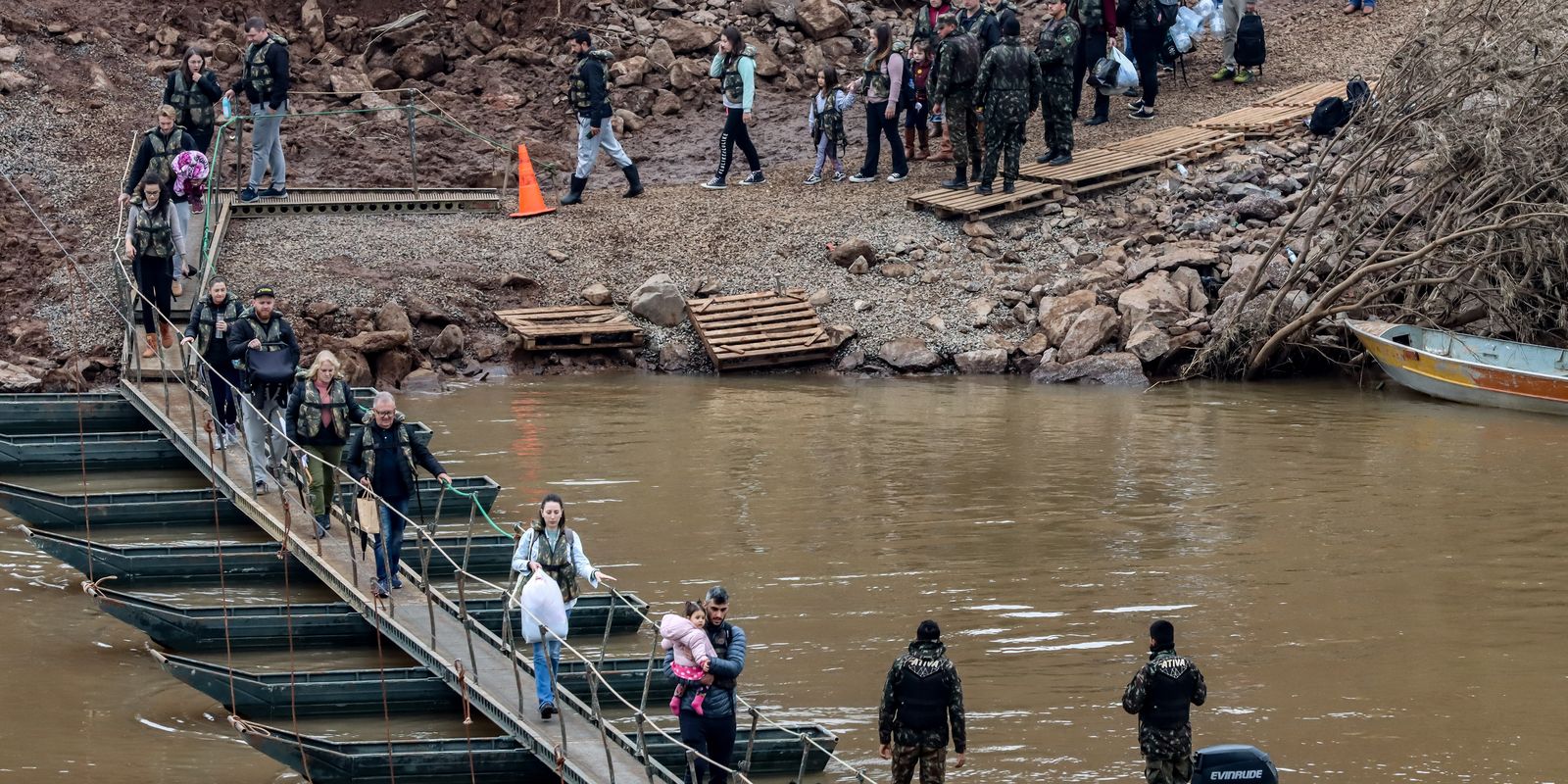 Vale do Taquari: Exército vai refazer travessias levadas pelas cheias Vale do Taquari: Exército vai refazer travessias levadas pelas cheias