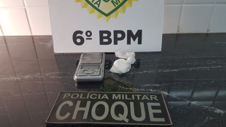 Durante fiscalização de rotina, Pelotão de Choque detém jovem com cocaína no Interlagos