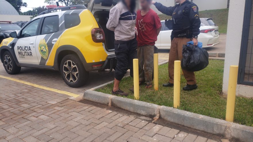 Homens são detidos pela Polícia Militar após furto de fios em estabelecimento