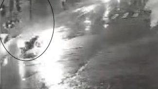 Câmera mostra grave acidente que tirou a vida de motociclista no Centro Câmera mostra grave acidente que tirou a vida de motociclista no Centro
