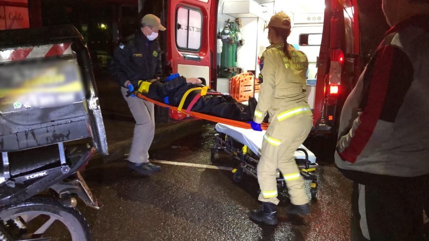Mulher fica ferida em acidente no cruzamento das ruas Riachuelo e Londrina