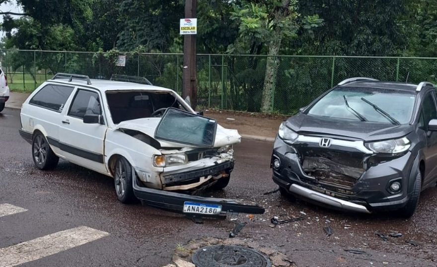 Criança fica ferida em acidente de trânsito no bairro Paulo Godoy