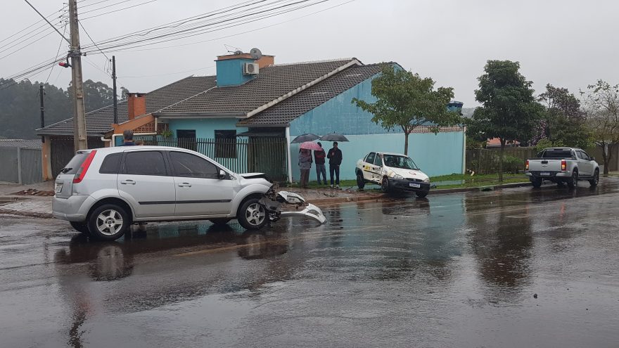 Colisão seguida de capotamento é registrada no Periolo
