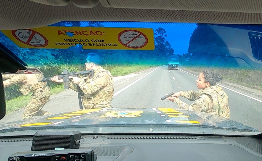 Vídeo mostra intensa perseguição da PRF a qual culminou na apreensão de 400 kg de maconha