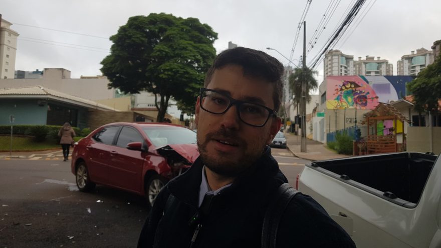 Envolvidos em acidente reclamam de sinalização em cruzamento perigoso no Centro