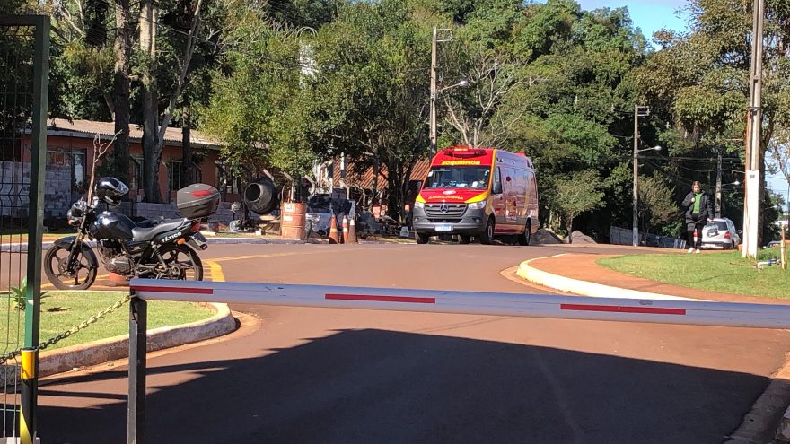 Idosa é socorrida após sofrer queda em condomínio na PR-180
