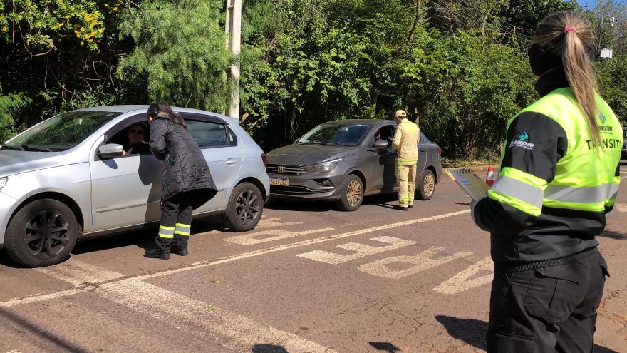 Após vários acidentes, Transitar faz campanha no cruzamento das ruas Rio de Janeiro e Eduardo Tadeu Melani