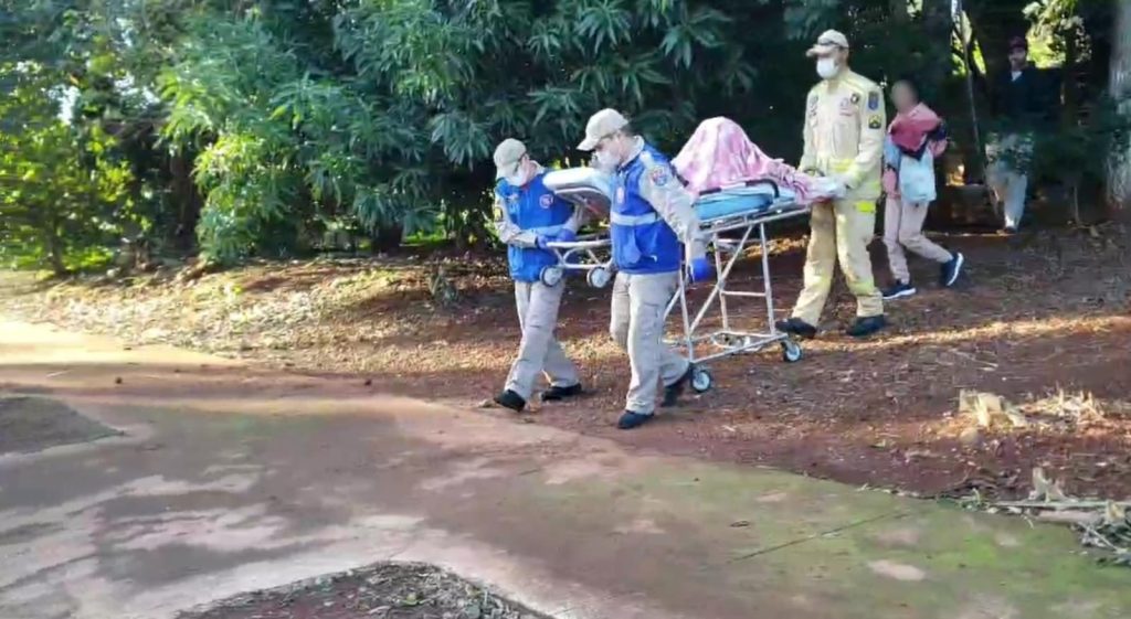 Idoso é socorrido pelos Bombeiros após sofrer queda no Country