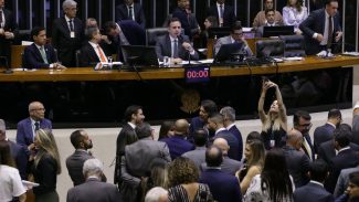 Congresso mantém veto de Bolsonaro à Lei em Defesa da Democracia