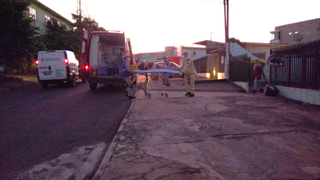 Homem sofre corte após cair em residência no Bairro São Cristóvão
