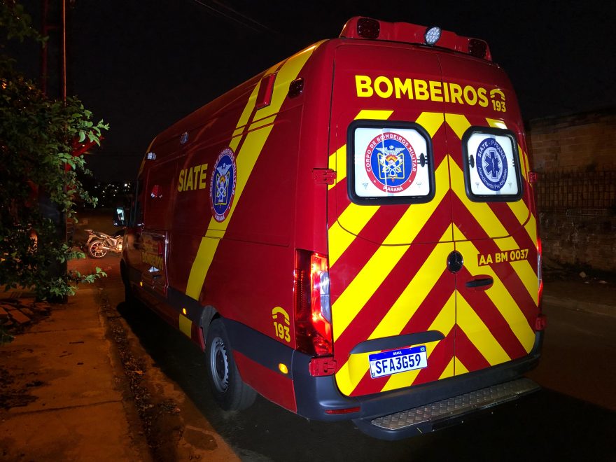 Homem é socorrido após cair do telhado de residência no Interlagos
