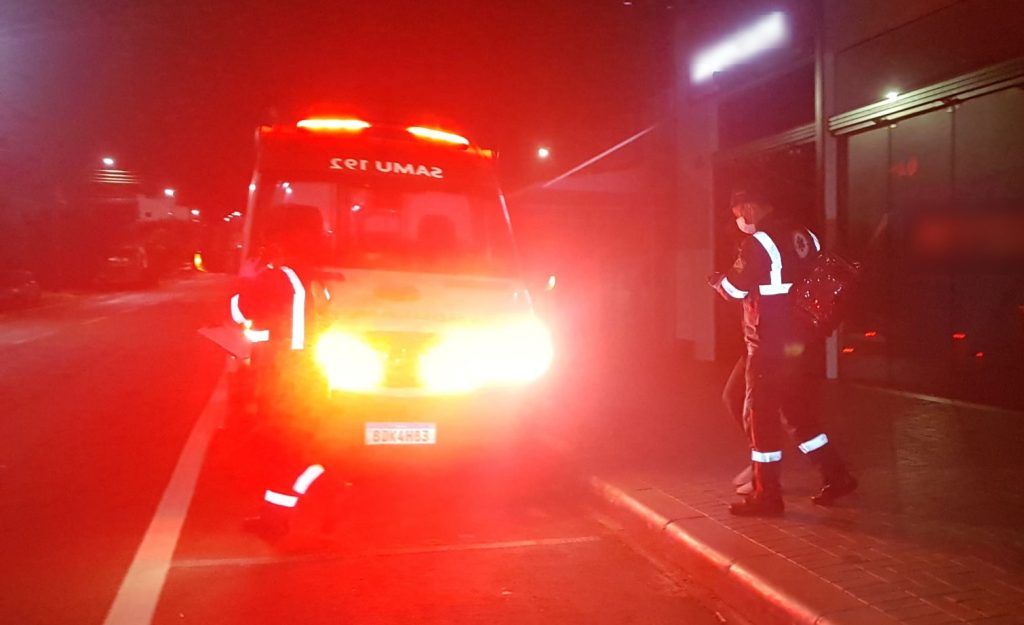 Mulher desmaia e tem convulsões após intoxicação por medicamentos no Santa Cruz