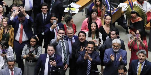 Imagem referente a Câmara aprova decreto que reduz exigências para armas de fogo