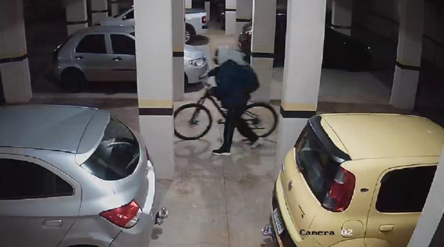 Ladrão é flagrado furtando bicicleta em Toledo