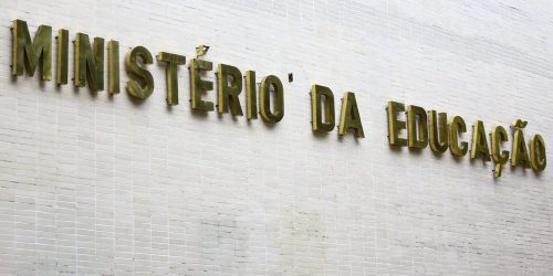 MEC ofertará 80 mil bolsas a estudantes de cursos de licenciatura Imagem referente a MEC ofertará 80 mil bolsas a estudantes de cursos de licenciatura