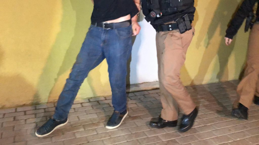 Condutor joga Tucson no portão da ex, foge para Santa Tereza e acaba detido pela PM