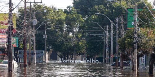 Imagem referente a Ainda afetado por cheias, metrô volta a operar na grande Porto Alegre