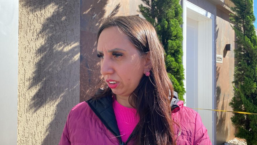 “Ela estava vindo com a sirene ligada, mas quando vi só estava no chão”, afirma motorista de Sandero que bateu com viatura da PM