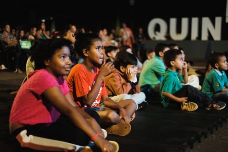 Imagem referente a Projeto Cinema na Praça exibe filmes gratuitos para 40 mil pessoas em três meses