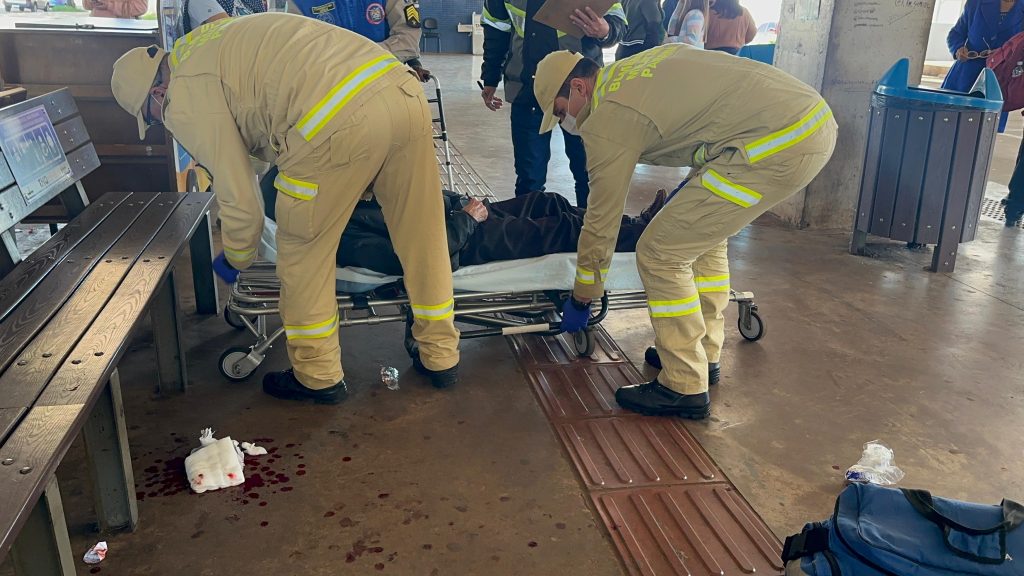 Idoso sofre queda no Terminal Leste e é socorrido pelo Siate