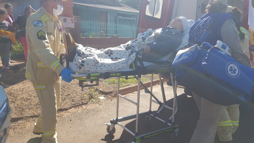 Mulher fica ferida após cair em banheiro de residência no Interlagos