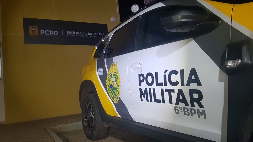 Adolescente é apreendido após empinar moto na frente da PM